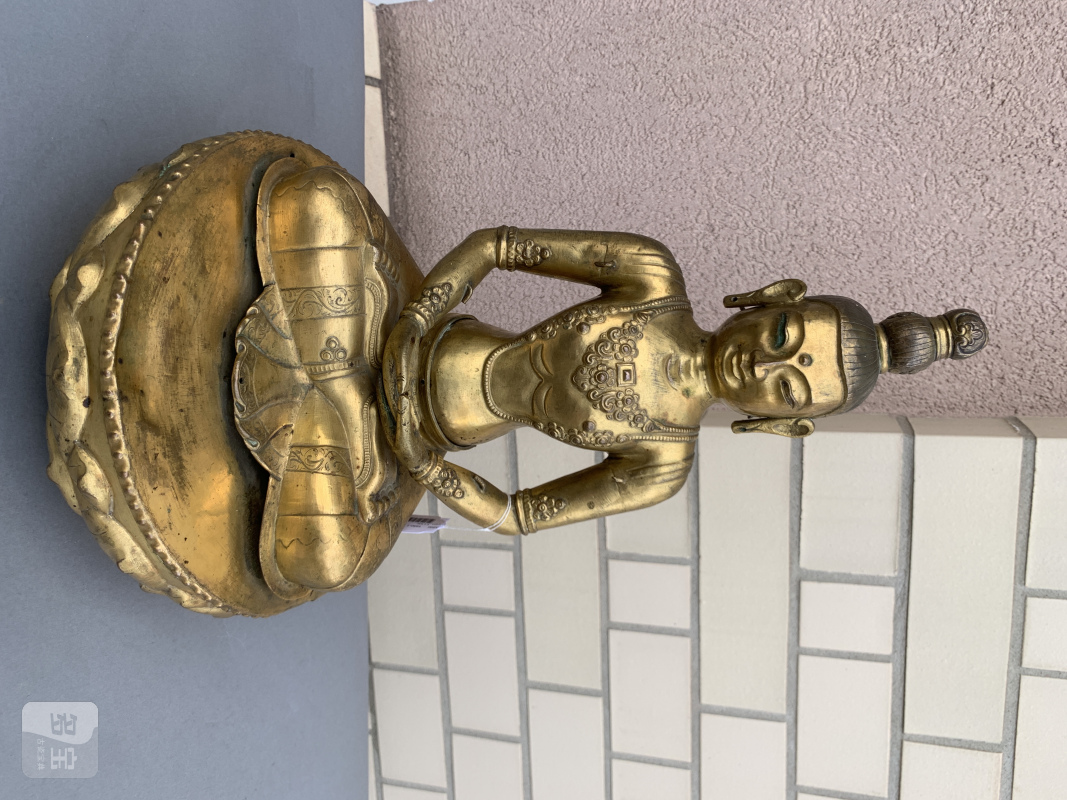 A gilt-repoussé figure of Amitayus - 图6
